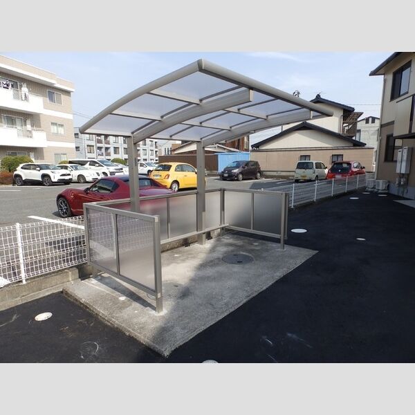 現地周辺 (駐輪場)