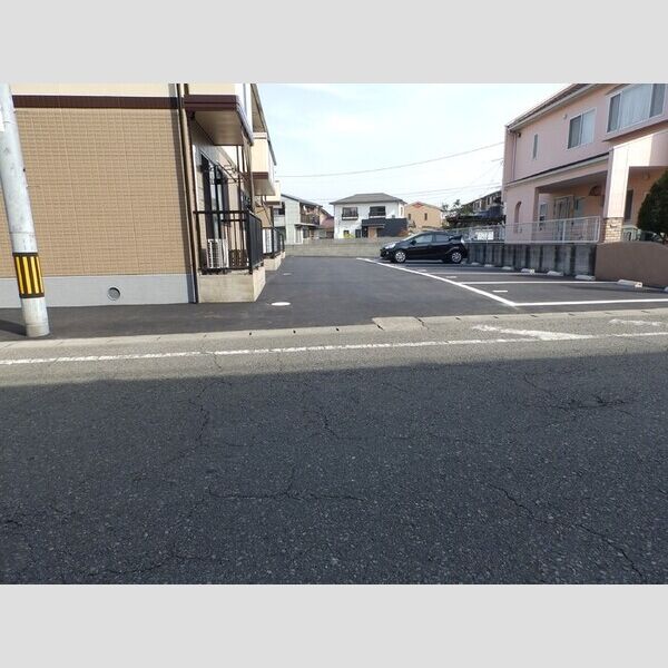 駐車場 (駐車場南側)