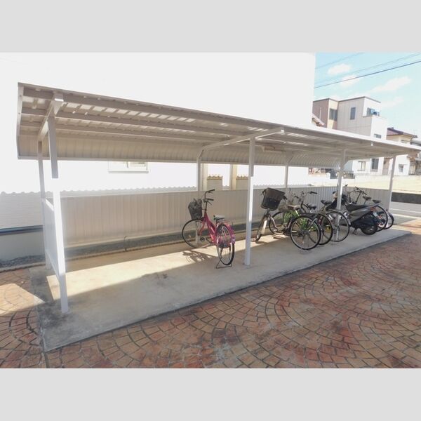 現地周辺 (駐輪場)