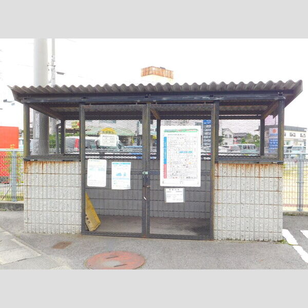 現地周辺 (ゴミ置場)