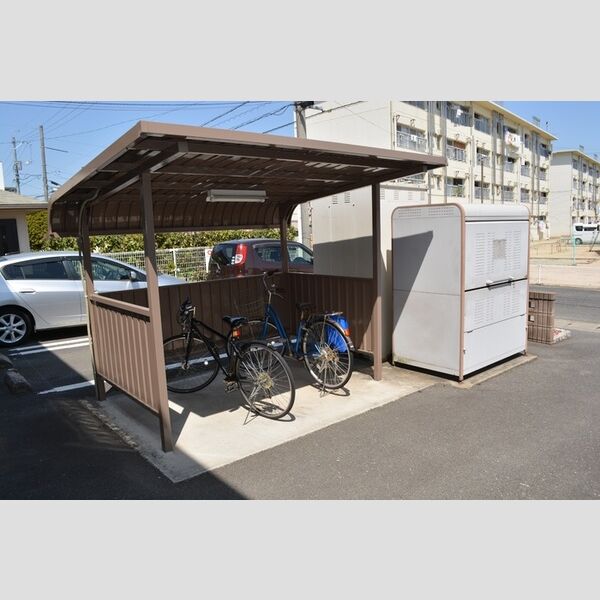 現地周辺 (駐輪場)