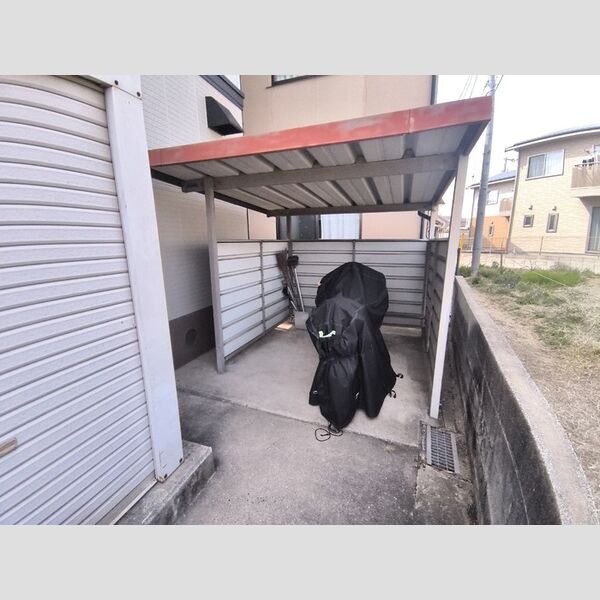 現地周辺 (駐輪場)