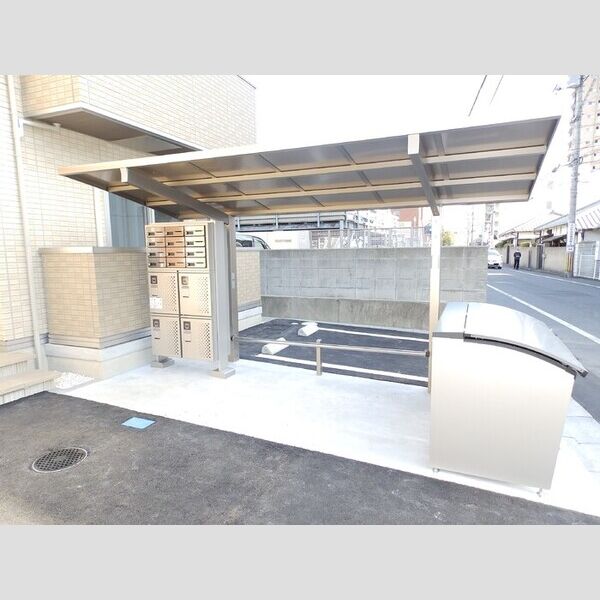 現地周辺 (駐輪場)