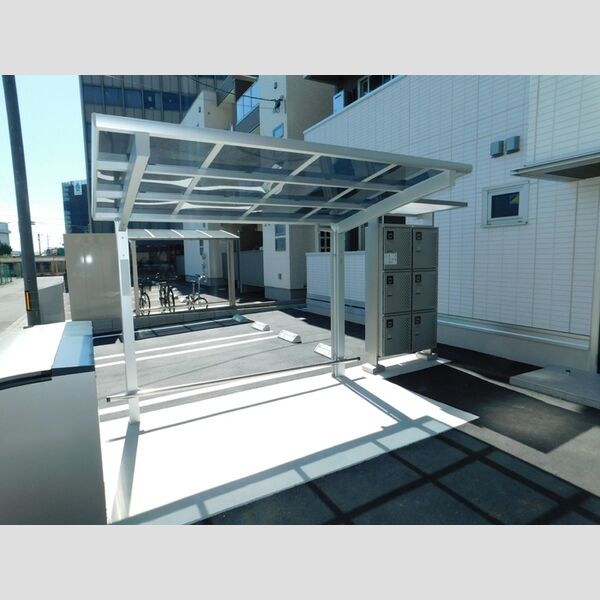 現地周辺 (駐輪場)