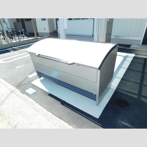 現地周辺 (ゴミ置き場)