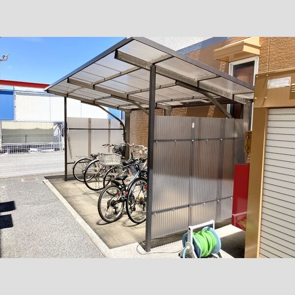 現地周辺 (駐輪場)