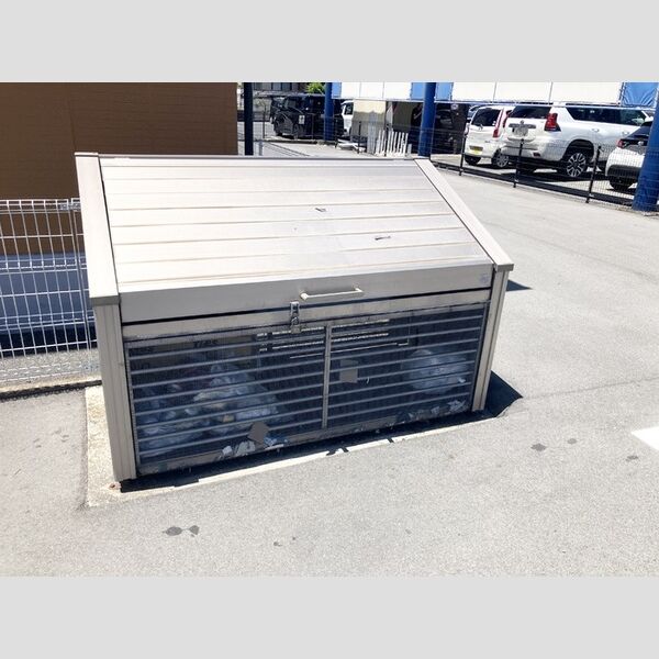 現地周辺 (ゴミ置き場)