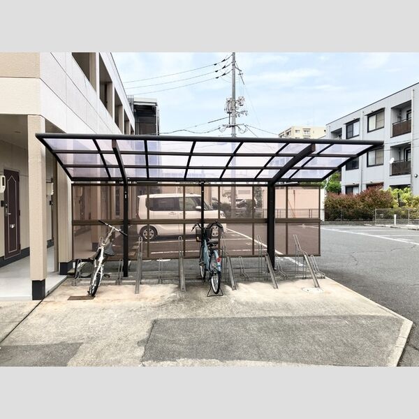 現地周辺 (駐輪場)