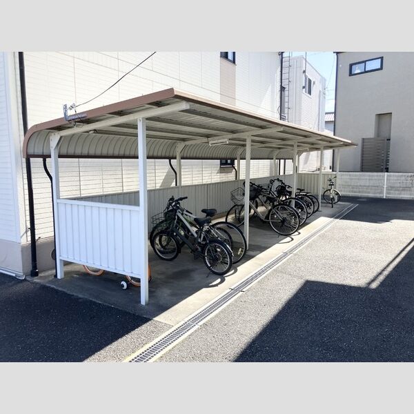 現地周辺 (駐輪場)