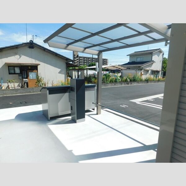 現地周辺 (駐輪場)