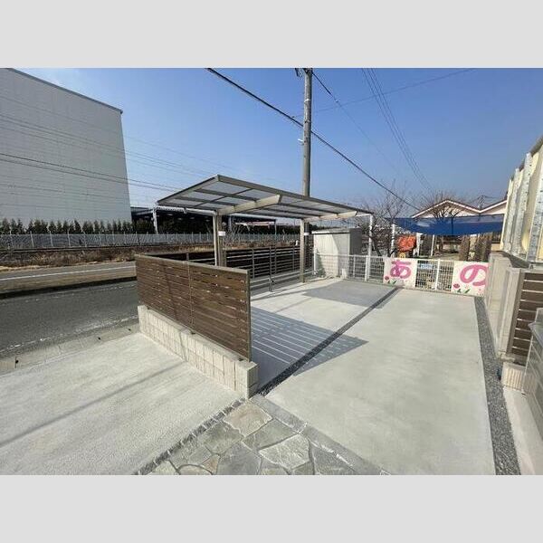 現地周辺 (駐輪場)