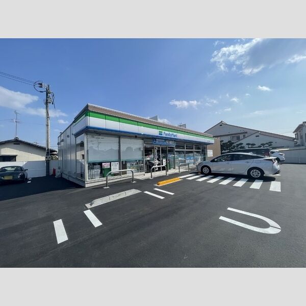 現地周辺 (ファミリーマート浜ノ茶屋店)