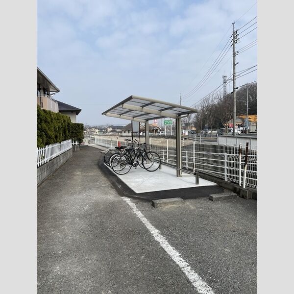 現地周辺 (駐輪場)