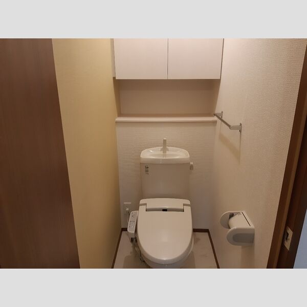 トイレ (トイレ)