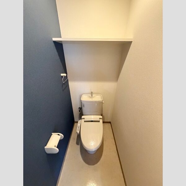 トイレ (トイレ)