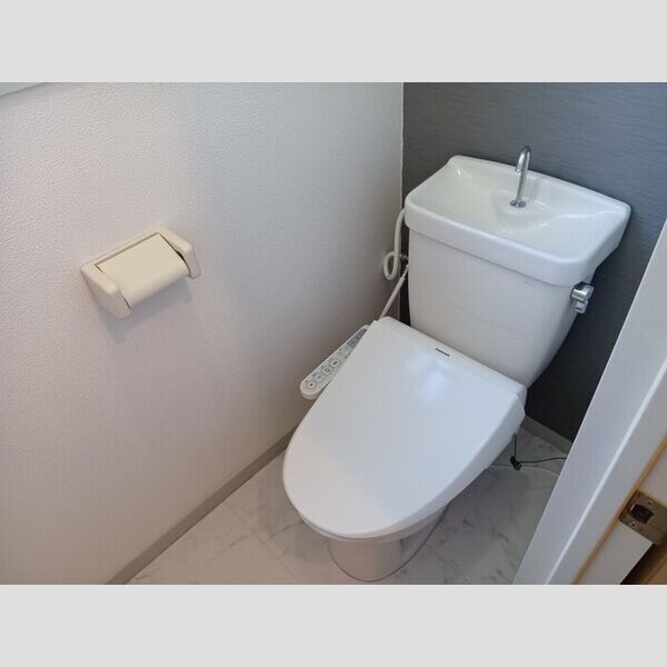 トイレ (トイレ)