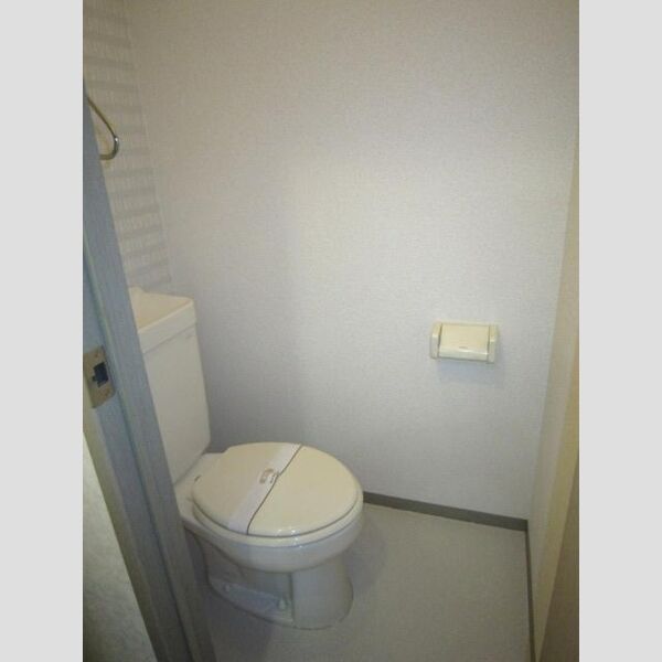 トイレ (トイレ)