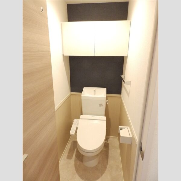 トイレ (トイレ)