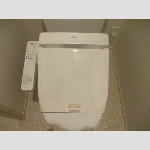 トイレ (トイレ)