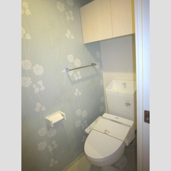 トイレ (トイレ)