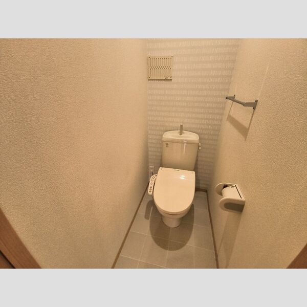 トイレ (トイレ)