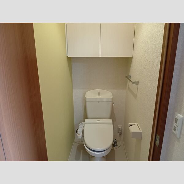 トイレ (トイレ)