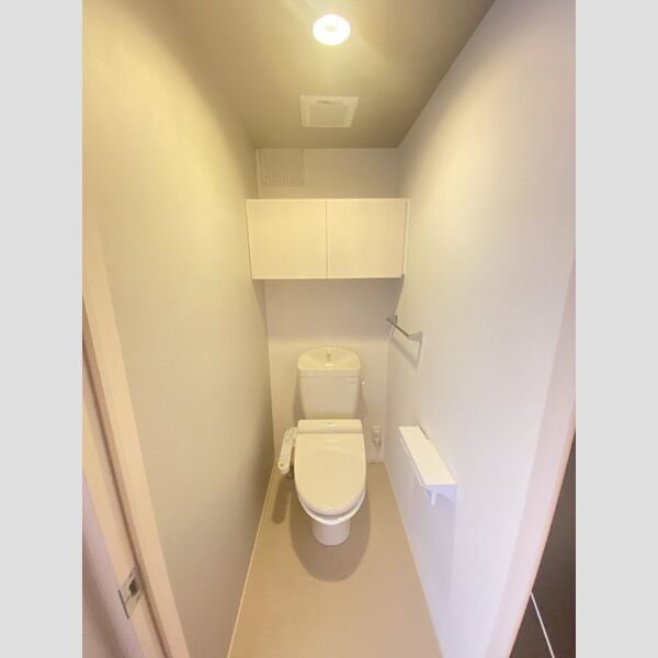 トイレ (トイレ)