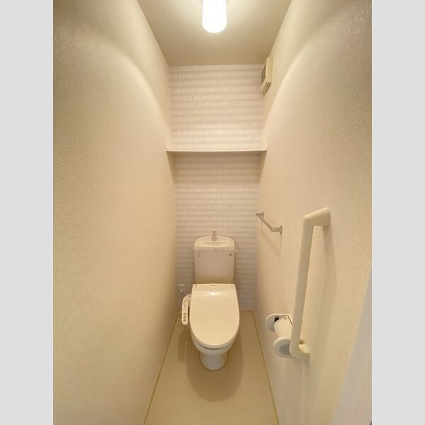 トイレ (トイレ)
