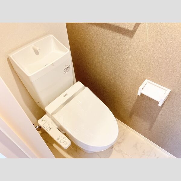 トイレ (トイレ)