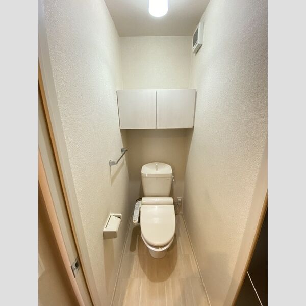 トイレ (トイレ)