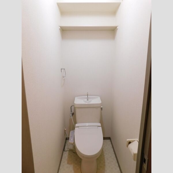 トイレ (トイレ)