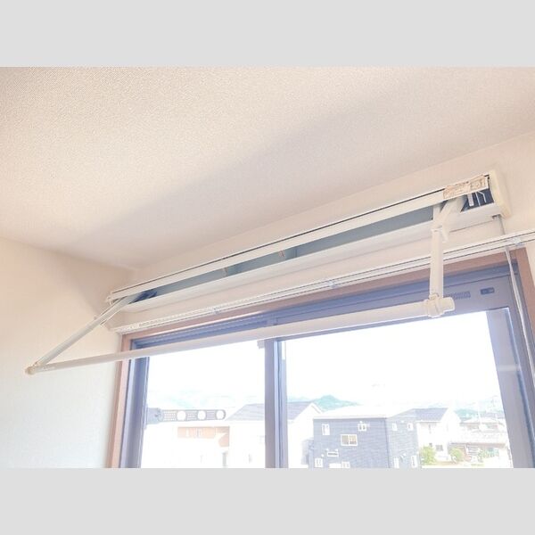 その他設備 (室内物干し)