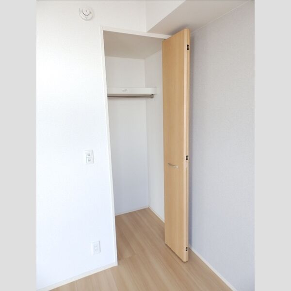 収納 (東洋室クローゼット)