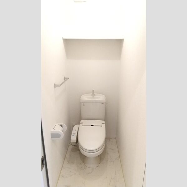 トイレ (トイレ)