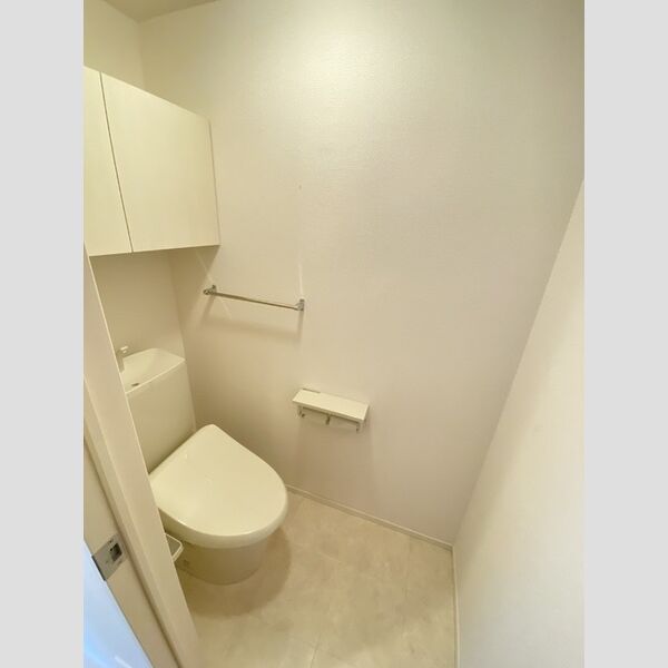 トイレ (トイレ)