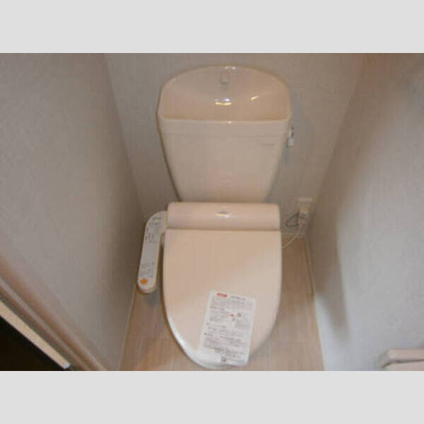 トイレ (トイレ)