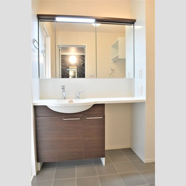 洗面所 (洗髪洗面化粧台)