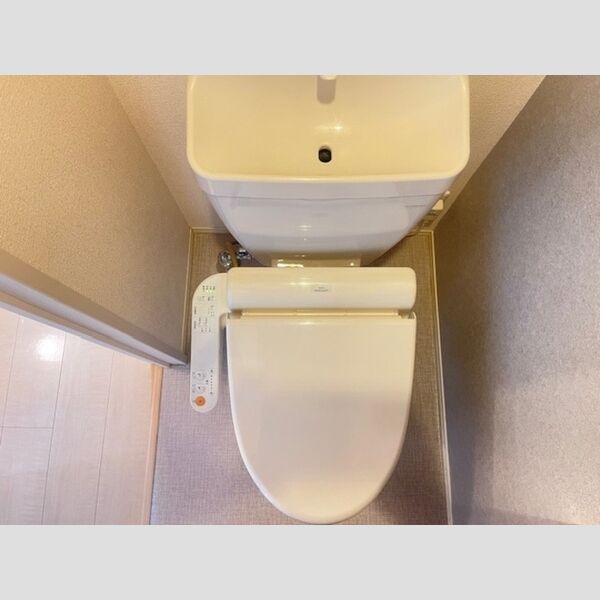 トイレ (トイレ)