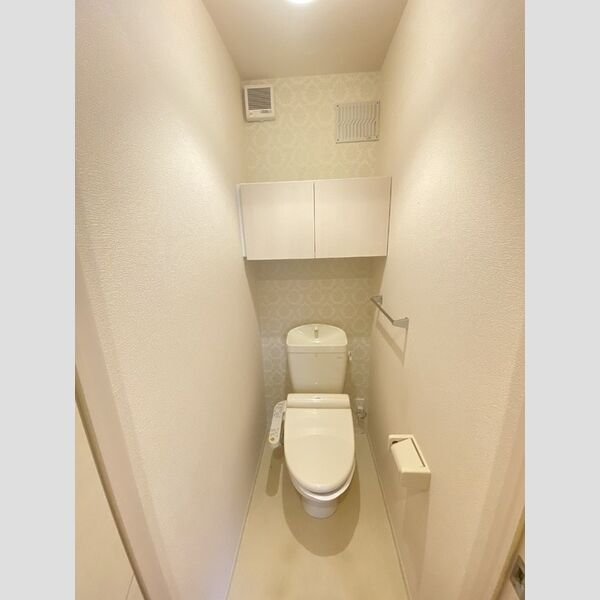 トイレ (トイレ)