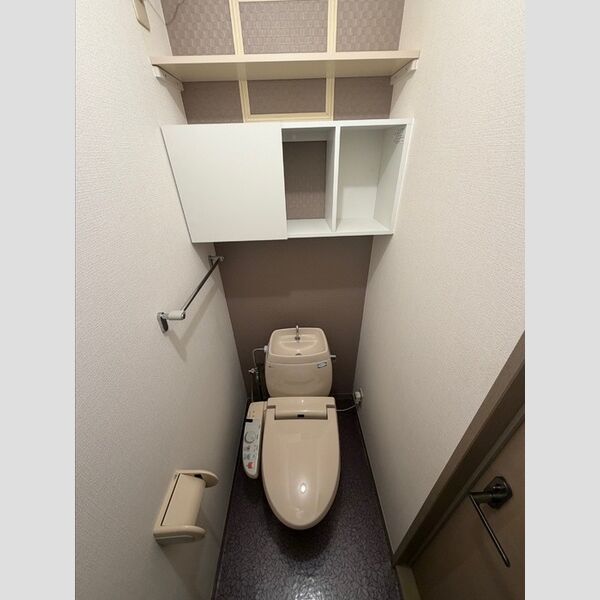 トイレ (トイレ)