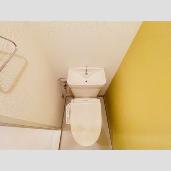 トイレ (トイレ)