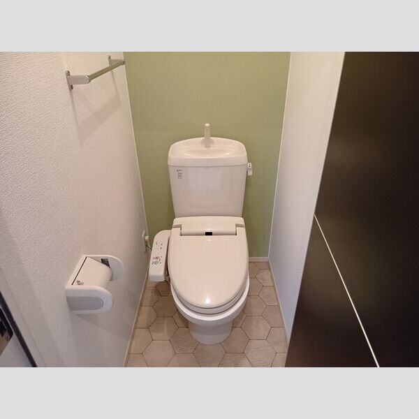 トイレ (トイレ)