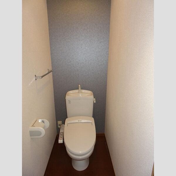 トイレ (トイレ)