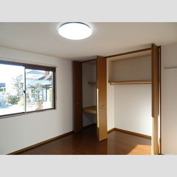 収納 (西側洋室物入)