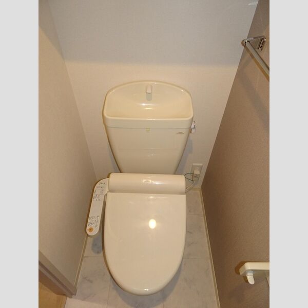 トイレ (温水洗浄暖房便座)