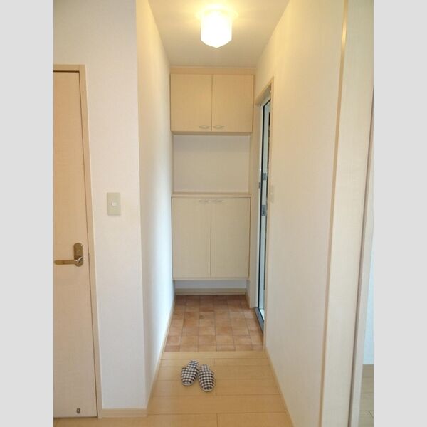 玄関 (収納付き玄関)