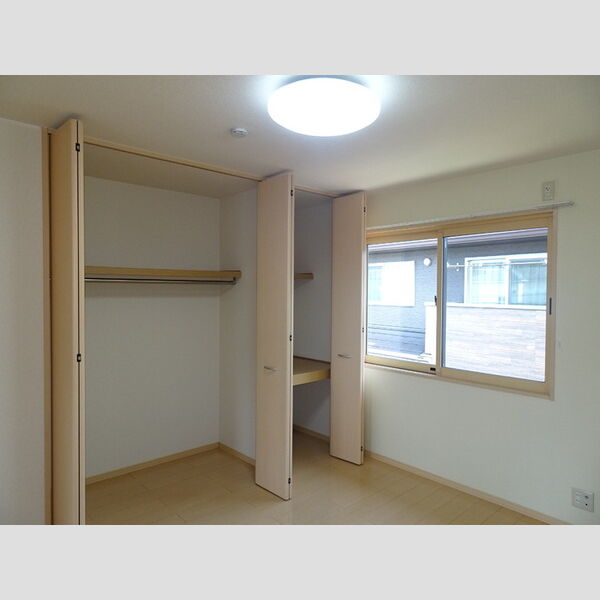 収納 (北側洋室収納)