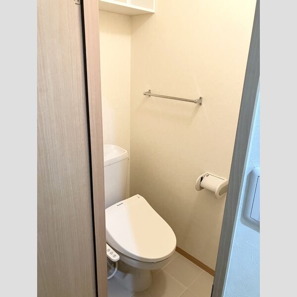 トイレ (温水洗浄暖房便座)