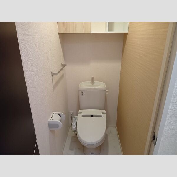 トイレ (トイレ)