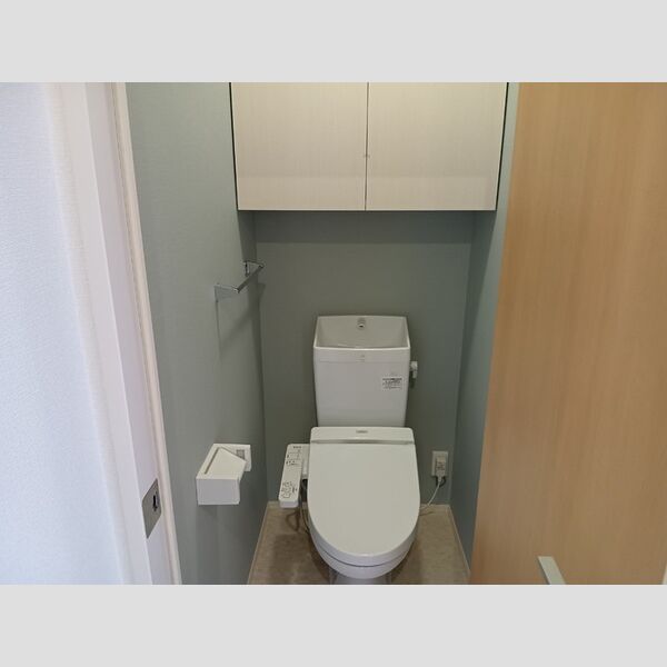 トイレ (トイレ)
